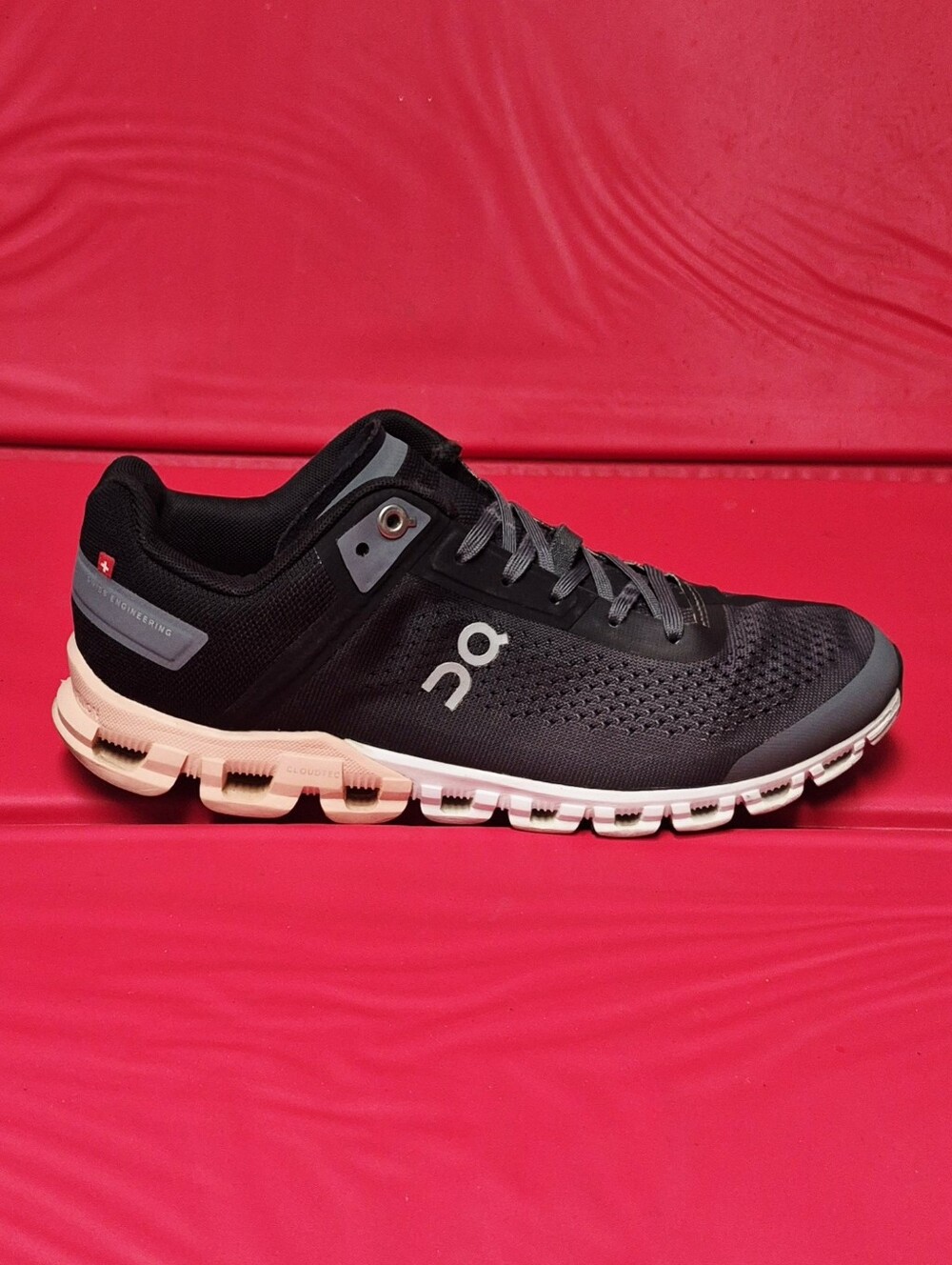 On Running Cloudflow Women's Sneaker Charcoal and Pink Shoes size 7